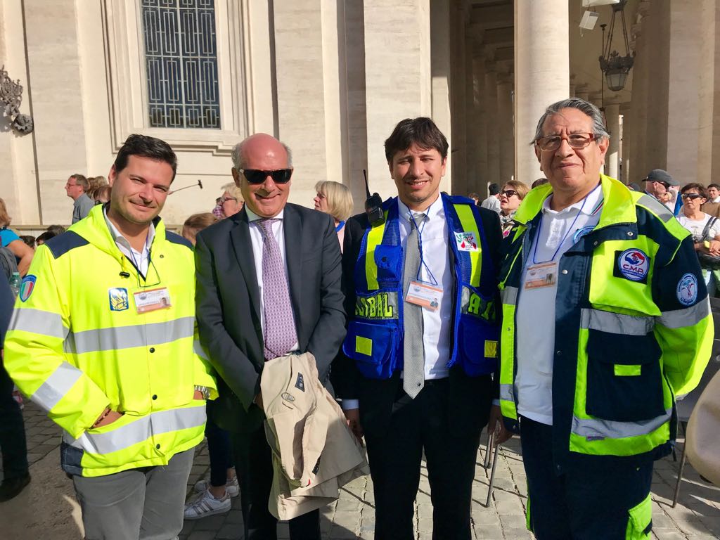 01 - ing Lelio Russo con operatore Anas e volontari(1)